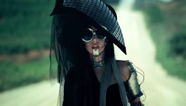 Lady Gaga Unveils Video For "‪Yoü And I‬"