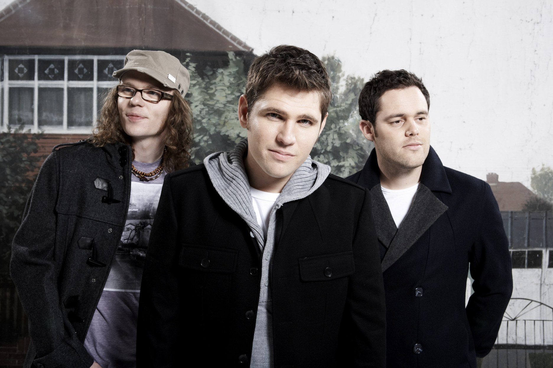 Their new. Scouting for girls Band. Группа 1 парень 2 девушки. Blue as your Eyes. Мы группа девушка.