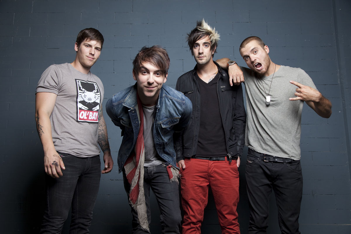 VIDEO: All Time Low - Somewhere In Neverland