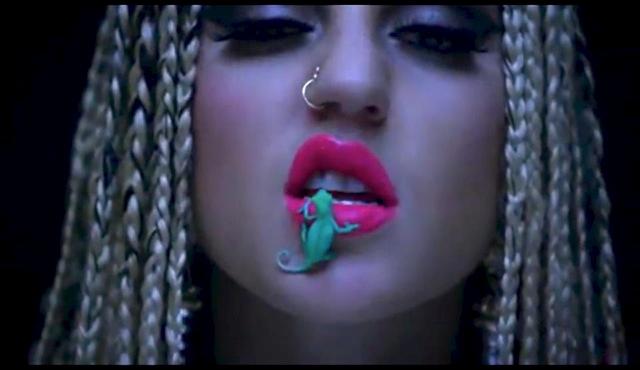 VIDEO: Brooke Candy - Everybody Does